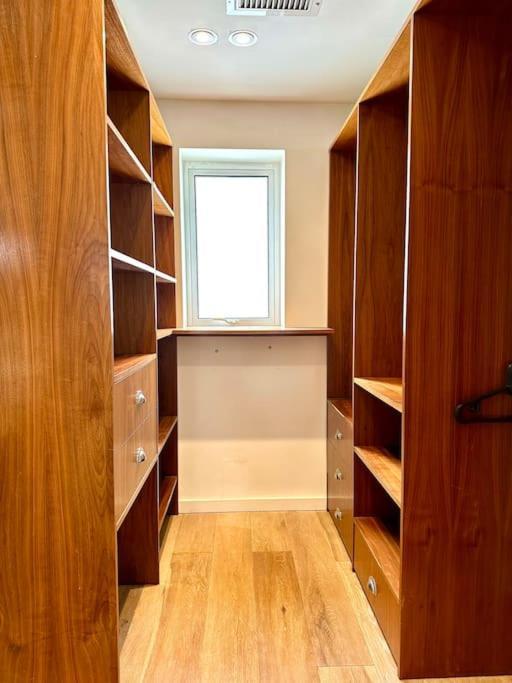Stunning Panoramic Sea View Beach Location - Sleeps Up To 4 People - Free Parking - The Best Beach! - Great Location - Fast Wifi - Smart Tv - Newly Decorated - Sleeps Up To 4! Close To Bournemouth & Poole Town Centre & Sandbanks Extérieur photo