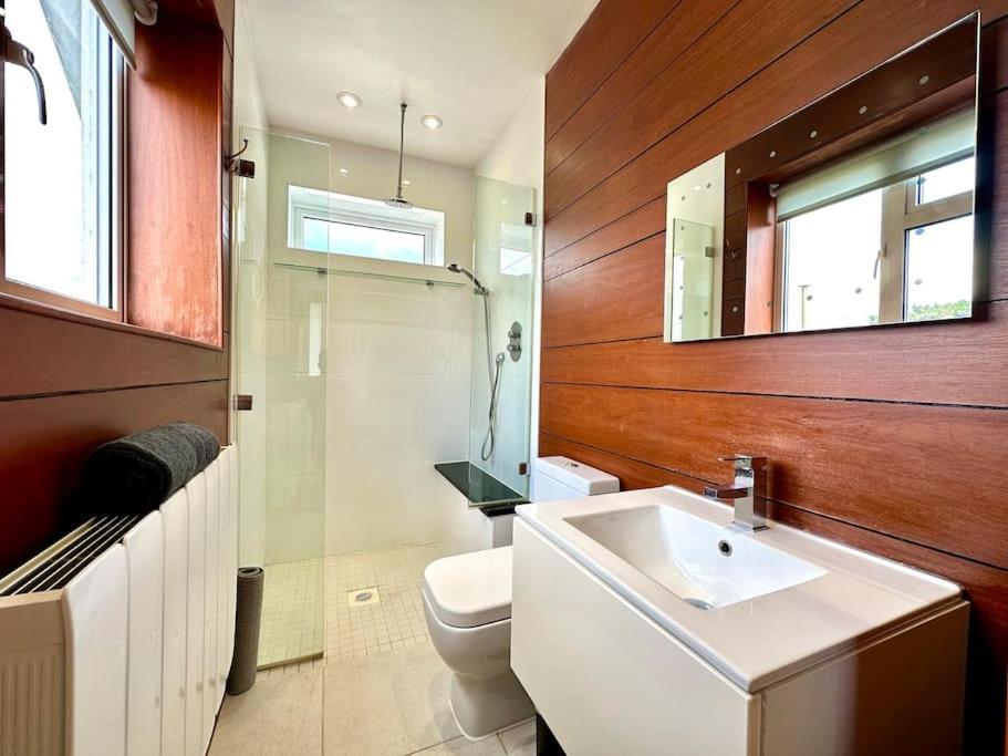 Stunning Panoramic Sea View Beach Location - Sleeps Up To 4 People - Free Parking - The Best Beach! - Great Location - Fast Wifi - Smart Tv - Newly Decorated - Sleeps Up To 4! Close To Bournemouth & Poole Town Centre & Sandbanks Extérieur photo